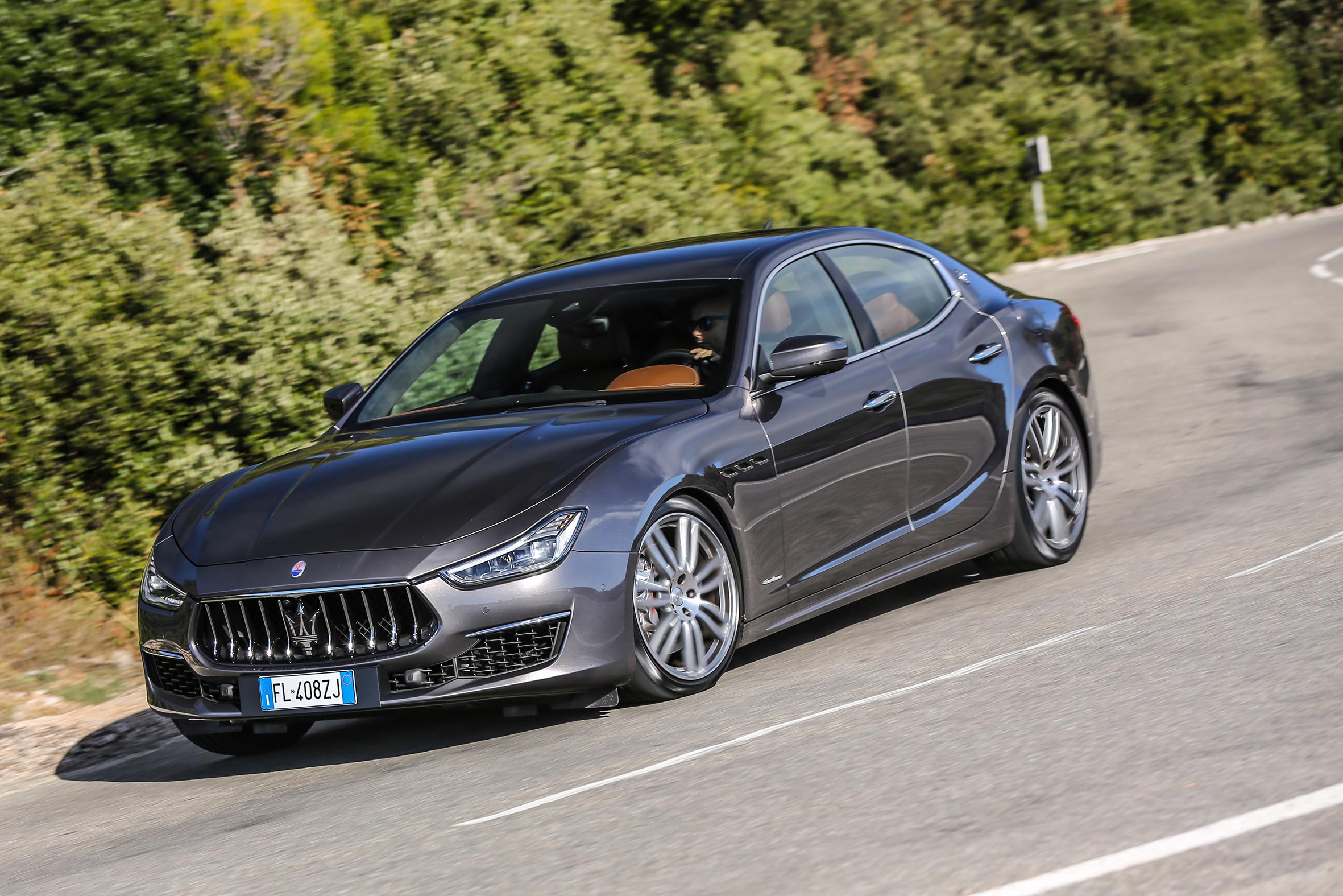 Luxe Radio Mobile Application, iOS, Android